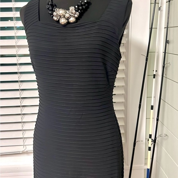 Sangria,Stunning Noir,Ribbed Bodice,Heavy Lace Frilled Lower over Cream,Size 10 - Picture 16 of 17